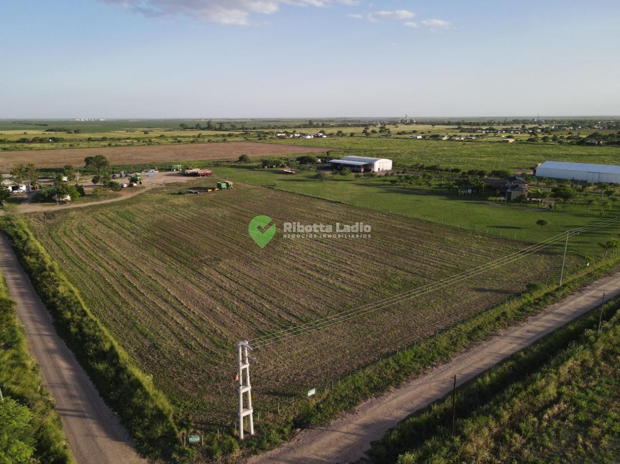 Gran Lote en Esquina - 1.53 Has c/ Doble Ingreso 
