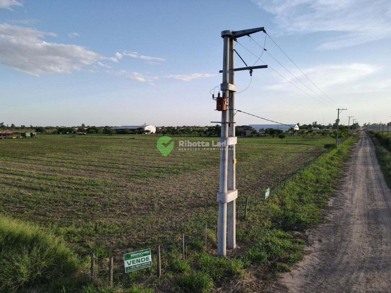 Gran Lote en Esquina - 1.53 Has c/ Doble Ingreso 