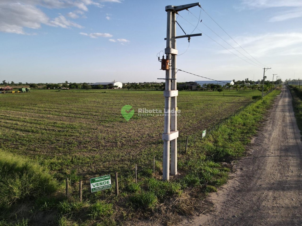 Gran Lote en Esquina - 1.53 Has c/ Doble Ingreso 